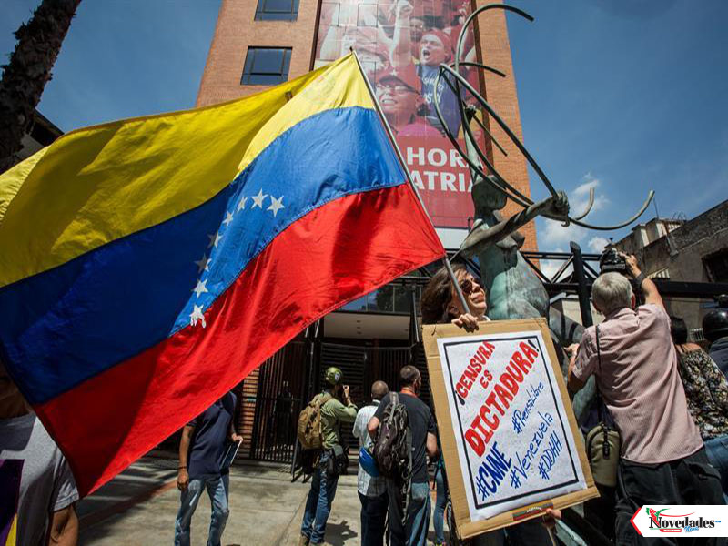 periodistas-venezolanos-piden-rever1