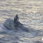 Guardia Costera de EE.UU. busca a 39 personas que naufragaron; investigan posible tráfico humano