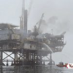 Explosión en plataforma petrolera en la costa de California provoca incendio y evacuación