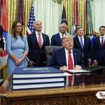Trump veta de la Casa Blanca a CNN, MSNOW y Politico, a los que acusa de "noticias falsas"